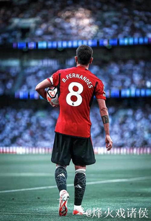 曼联生涯17次英超传射的B费追平贝克汉姆，仅次于队史的吉格斯和鲁尼